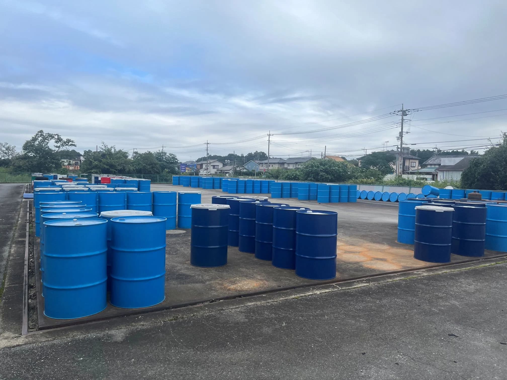 ドラム缶・ペール缶の保管油庫